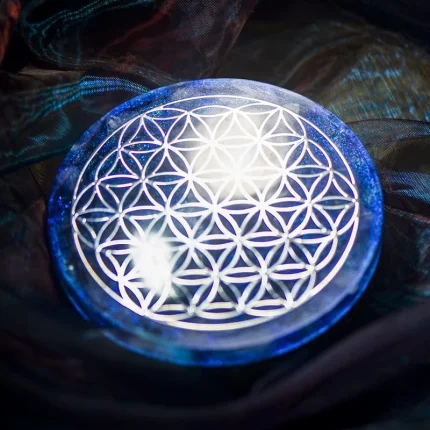 Orgonite charging plate with Flower of Life and aquamarine for energy balance and confidence