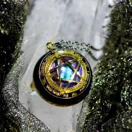 Side view of the Wicca Pentagram Orgonite Necklace displaying the pendant’s detailed craftsmanship and natural crystals.